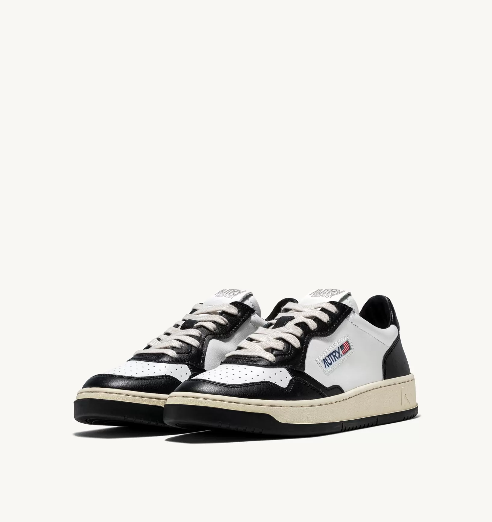 AUTRY Sneakers Medalist Low In Pelle Bicolore Bianca E Nera^Donna Medalist